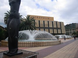 Do modernistické čtvrti Akropolis jsme přijeli stopem