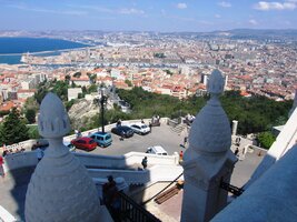 a všude dokola sluncem prozářená Marseille