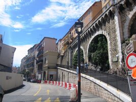 Nad městem se týčí návrší Suquet