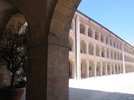 - samaritánského kláštera pro chudé a nemocné