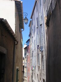 Kolem poledne je tu jen málo stínu