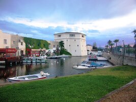 Port Grimaud - městečko s lagunami, mostky, přístavem a kavárničkami
