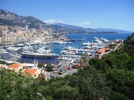 a na nový přístav pod městem Monte Carlo