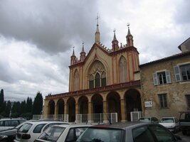 jako např. tento benediktinský klášter s chrámem