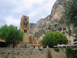 Je zde i prastarý kostelík