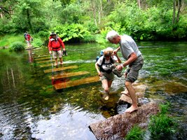 Brodění řeky Lira - boj o holý život